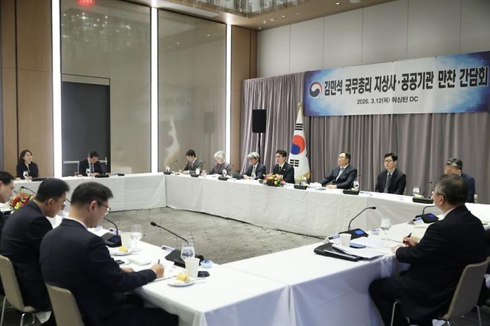 미국을 방문 중인 김민석 국무총리가 3월 12일(현지 시간) 워싱턴DC 콘래드 호텔에서 열린 지상사·공공기관 초청 간담회에 참석, 인사말을 하고 있다.
