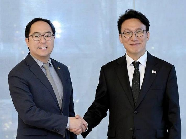 미국을 방문 중인 김민석 국무총리가 3월 12일(현지 시간) 미국 워싱턴DC 백악관에서 앤디 김(Andy Kim) 상원의원과 면담을 하고 있다.