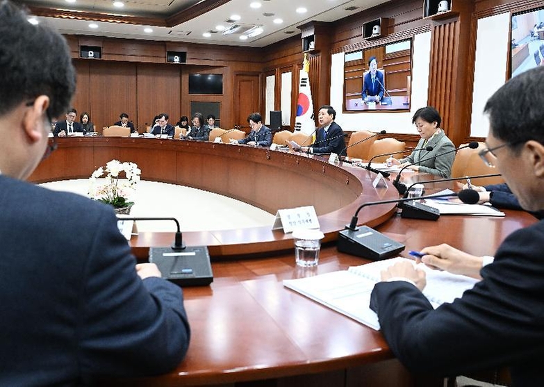 구윤철 부총리 겸 재정경제부 장관이 3월 12일 서울 종로구 정부서울청사에서 열린 '민생물가 특별관리 관계장관 TF'를 주재, 모두발언을 하고 있다.