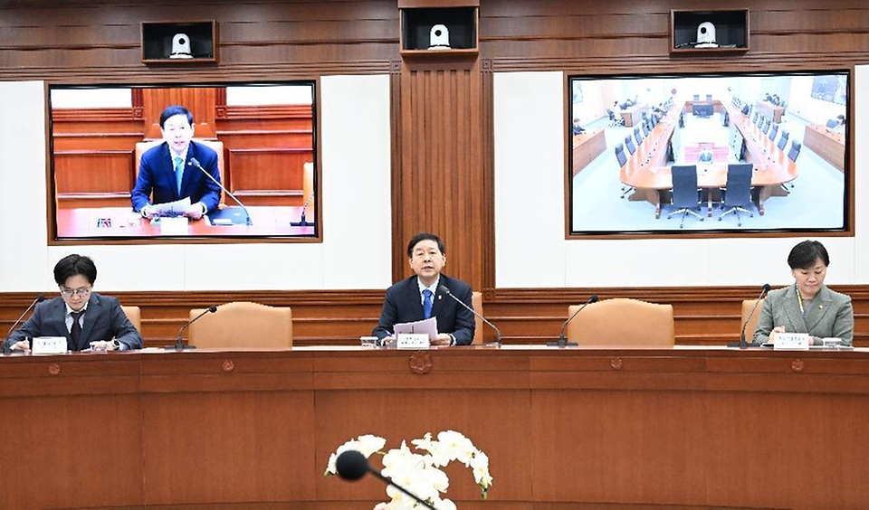 구윤철 부총리 겸 재정경제부 장관이 3월 12일 서울 종로구 정부서울청사에서 열린 '민생물가 특별관리 관계장관 TF'를 주재, 모두발언을 하고 있다.