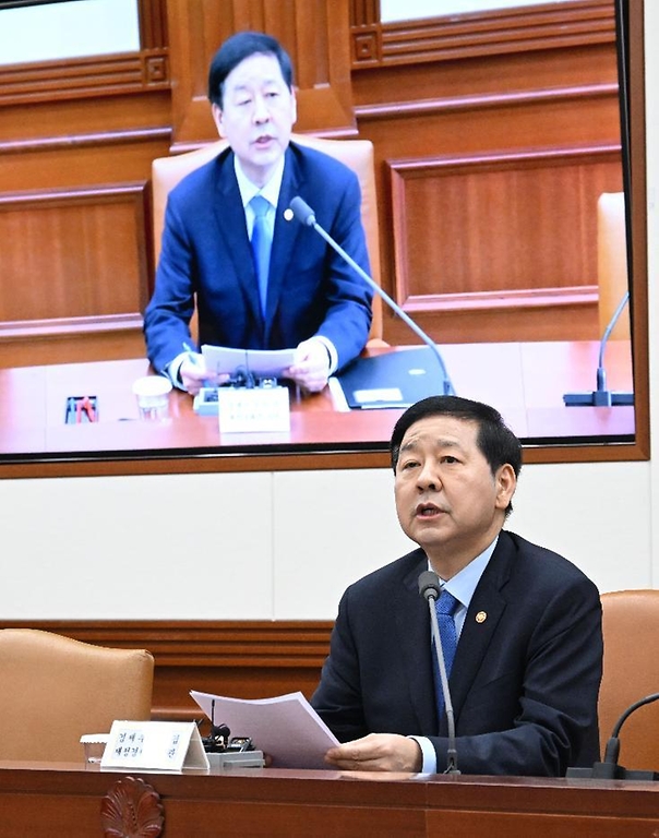 구윤철 부총리 겸 재정경제부 장관이 3월 12일 서울 종로구 정부서울청사에서 열린 '민생물가 특별관리 관계장관 TF'를 주재, 모두발언을 하고 있다.