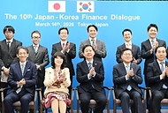 구윤철 부총리 겸 재정경제부 장관이 3월 14일(현지 시간) 일본 도쿄 재무성에서 열린 '제10차 한-일 재무장관회의' 시작에 앞서 카타야마 사츠키 일본 재무장관과 기념사진을 찍은 후 회의에 참석, 모두발언을 하고 있다.