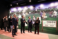 윤호중 행정안전부 장관이 3월 13일 오후 일본 도쿄 고토구 소재 임해광역방재공원 내 방재 교육·체험 시설인 '소나 에리어 도쿄(Sona Area Tokyo)'에서 지진 발생 후 구조까지의 골든타임을 다룬 '72시간 생존 체험' 프로그램을 시찰하고 있다.