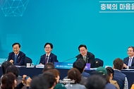 이재명 대통령이 3월 13일 충북 청주오스코에서 열린 '충북의 마음을 듣다' 타운홀미팅 간담회에서 발언하고 있다.