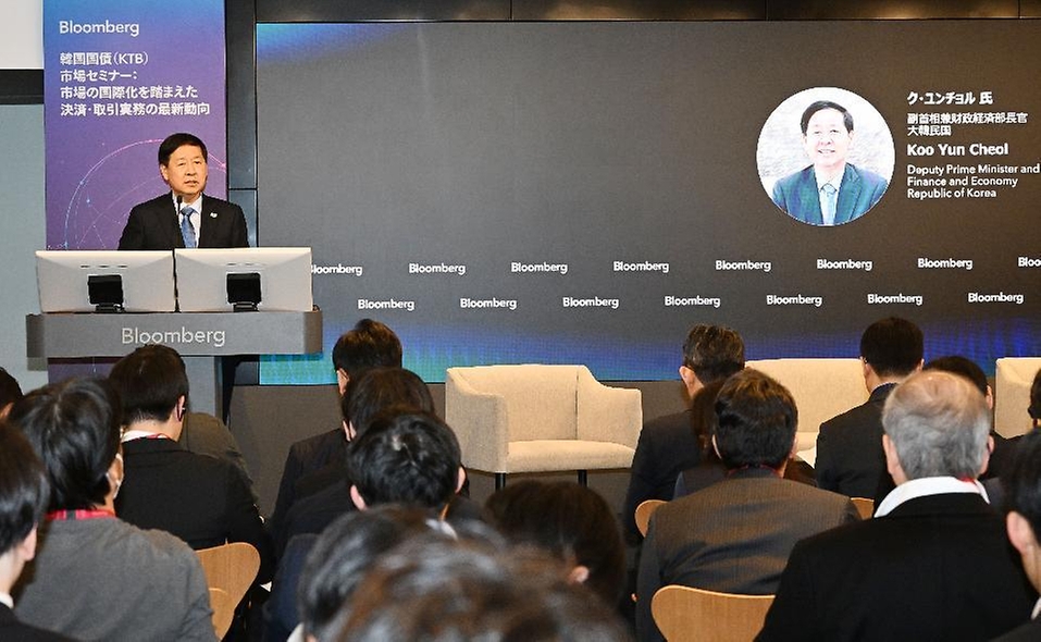 제10차 한-일 재무장관회의 참석차 일본 도쿄를 방문 중인 구윤철 부총리 겸 재정경제부 장관이 3월 13일(현지 시간) 블룸버그 도쿄지국에서 열린 일본 소재 글로벌 투자기관 대상 '한국경제 투자설명회'에서 기조연설 후 참석자 질문에 답변하고 있다.