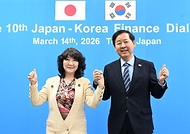 구윤철 부총리 겸 재정경제부 장관이 3월 14일(현지 시간) 일본 도쿄 재무성에서 열린 '제10차 한-일 재무장관회의' 시작에 앞서 카타야마 사츠키 일본 재무장관과 기념사진을 찍은 후 회의에 참석, 모두발언을 하고 있다.