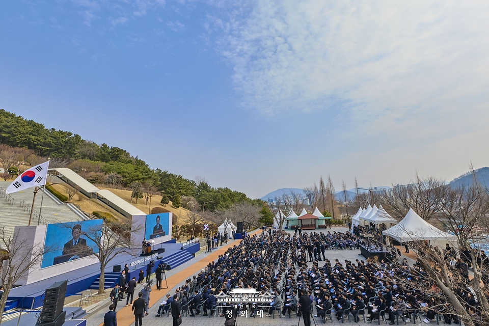 이재명 대통령이 3월 15일 경남 창원시 마산회원구 국립 3·15 민주 묘지에서 열린 제66주년 3·15의거 기념식에서 기념사를 하고 있다. 