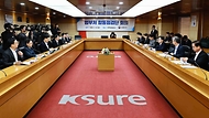 김정관 산업통상부 장관이 3월 13일 서울 종로구 한국무역보험공사 중회의실에서 재정경제부, 국토교통부, 국세청, 한국석유공사, 한국석유관리원을 비롯한 관계 부처와 관련 유관기관 관계자 등이 참석한 가운데 열린 '범부처 합동점검단 회의'를 주재하고, 인사말을 한 후 최근 석유시장 점검 결과를 공유하고 있다.