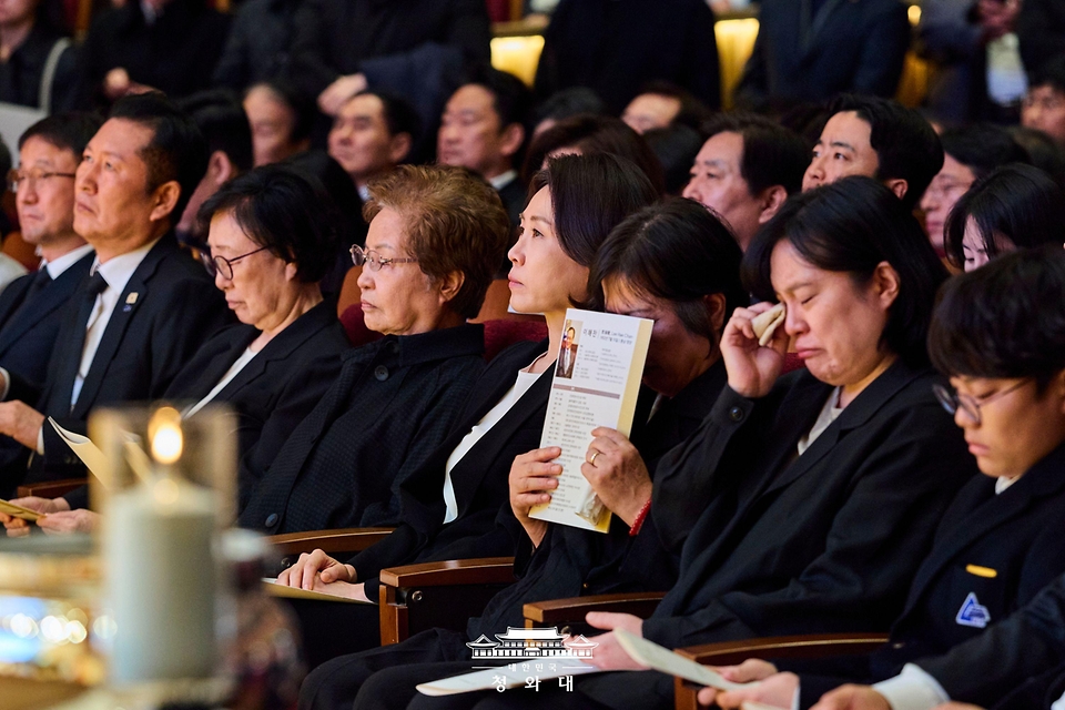 김혜경 여사가 3월 14일 서울 동작구 원불교 소태산기념관에 열린 고 이해찬 전 국무총리 49재에 참석해 있다.