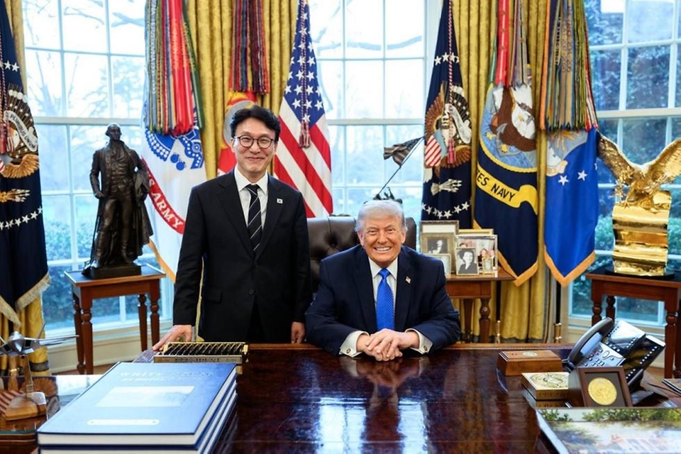 미국을 방문 중인 김민석 국무총리가 3월 13일(현지 시간) 미국 워싱턴DC 백악관에서 도널드 트럼프 미국 대통령과 면담을 하고 있다.