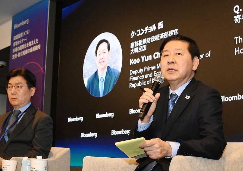 제10차 한-일 재무장관회의 참석차 일본 도쿄를 방문 중인 구윤철 부총리 겸 재정경제부 장관이 3월 13일(현지 시간) 블룸버그 도쿄지국에서 열린 일본 소재 글로벌 투자기관 대상 '한국경제 투자설명회'에서 기조연설 후 참석자 질문에 답변하고 있다.