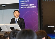 제10차 한-일 재무장관회의 참석차 일본 도쿄를 방문 중인 구윤철 부총리 겸 재정경제부 장관이 3월 13일(현지 시간) 블룸버그 도쿄지국에서 열린 일본 소재 글로벌 투자기관 대상 '한국경제 투자설명회'에서 기조연설 후 참석자 질문에 답변하고 있다.