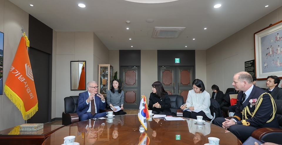 강윤진 국가보훈부 차관이 3월 10일 서울시 용산구 전쟁기념관에서 열린 유틀란디아호 부산 입항 75주년 기념식에 참석해 축사를 하고 있다.
