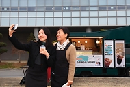 송미령 농림축산식품부 장관이 3월 16일 전라남도 나주시 농식품인재개발원을 방문해 2026년 신입 공무원을 만나고 있다.