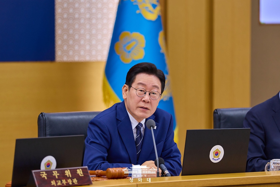 이재명 대통령이 3월 17일 정부세종청사에서 국무회의를 주재하고 있다.