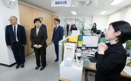정은경 보건복지부 장관이 3월 16일 전북특별자치도 청년미래센터를 방문해 위기아동청년 전담 시범사업의 추진현황을 점검하고, 현장 의견을 청취하고 있다.