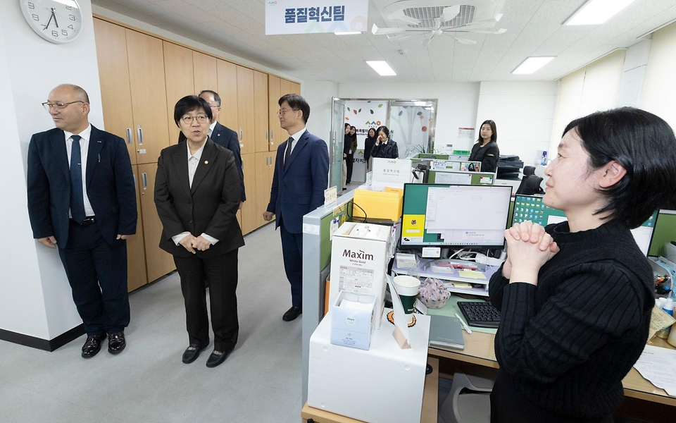 정은경 보건복지부 장관이 3월 16일 전북특별자치도 청년미래센터를 방문해 위기아동청년 전담 시범사업의 추진현황을 점검하고, 현장 의견을 청취하고 있다.