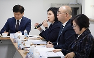 정은경 보건복지부 장관이 3월 16일 전북특별자치도 청년미래센터를 방문해 위기아동청년 전담 시범사업의 추진현황을 점검하고, 현장 의견을 청취하고 있다.