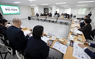 정은경 보건복지부 장관이 3월 16일 전북특별자치도 청년미래센터를 방문해 위기아동청년 전담 시범사업의 추진현황을 점검하고, 현장 의견을 청취하고 있다.