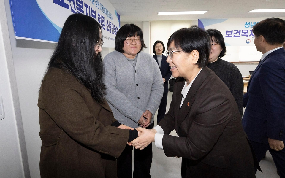 정은경 보건복지부 장관이 3월 16일 전북특별자치도 청년미래센터를 방문해 위기아동청년 전담 시범사업의 추진현황을 점검하고, 현장 의견을 청취하고 있다.