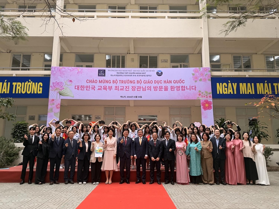 최교진 교육부 장관이 3월 3일부터 3월 5일(현지 시간)까지 한국어교육과 한국 교육시스템의 확산을 도모하기 위해 필리핀과 베트남을 방문했다.