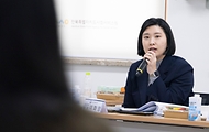정은경 보건복지부 장관이 3월 16일 전북특별자치도 청년미래센터를 방문해 위기아동청년 전담 시범사업의 추진현황을 점검하고, 현장 의견을 청취하고 있다.