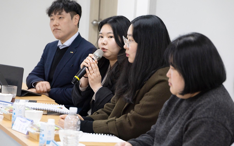 정은경 보건복지부 장관이 3월 16일 전북특별자치도 청년미래센터를 방문해 위기아동청년 전담 시범사업의 추진현황을 점검하고, 현장 의견을 청취하고 있다.
