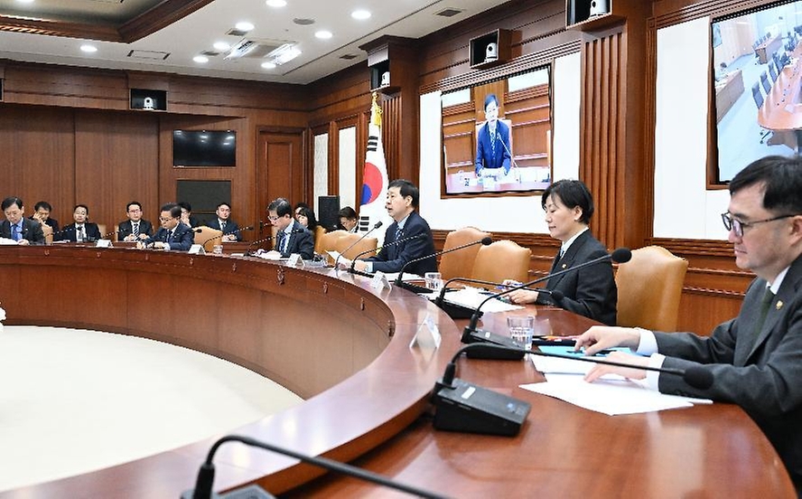 구윤철 부총리 겸 재정경제부 장관이 3월 18일 서울 종로구 정부서울청사에서 열린 '대외경제장관회의'를 주재, 모두발언을 하고 있다.