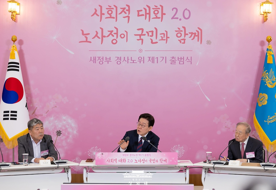 이재명 대통령이 3월 19일 경제사회노동위원회 제1기 출범을 맞이해 청와대에서 열린 '대통령과 함께하는 노동정책 토론회'에서 발언하고 있다.