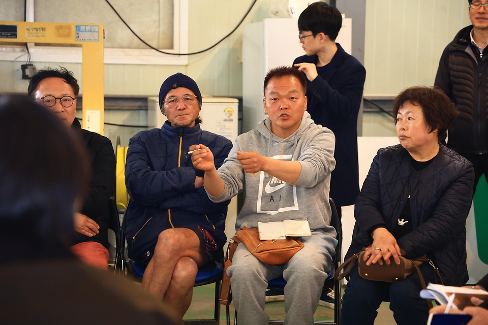 송미령 농림축산식품부 장관이 3월 19일 경기도 평택에 위치한 농협 알뜰주유소를 방문해 면세유 사용 현장 및 봄철 주요 시설 과채류 생육상황도 점검하고 있다.