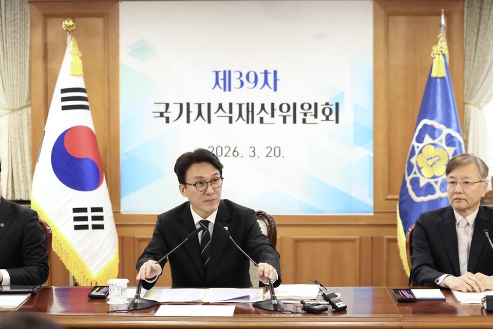 김민석 국무총리가 3월 20일 세종대로 정부서울청사에서 열린 제39차 국가지식재산위원회를 주재하고 있다.