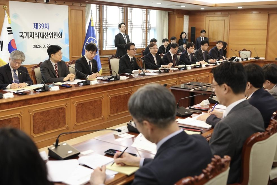김민석 국무총리가 3월 20일 세종대로 정부서울청사에서 열린 제39차 국가지식재산위원회를 주재하고 있다.