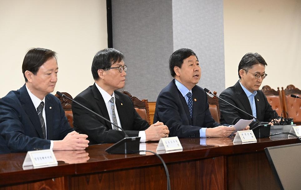 구윤철 부총리 겸 재정경제부 장관이 3월 19일 서울 중구 은행연합회에서 열린 확대 거시경제금융회의에서 모두발언을 하고 있다.