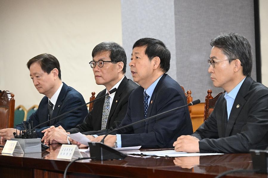 구윤철 부총리 겸 재정경제부 장관이 3월 19일 서울 중구 은행연합회에서 열린 확대 거시경제금융회의에서 모두발언을 하고 있다.