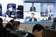 해양수산부 김성범 장관 직무대행이 3월 18일 중동 상황 관련 수출입 물류 점검 회의를 개최하고 있다.