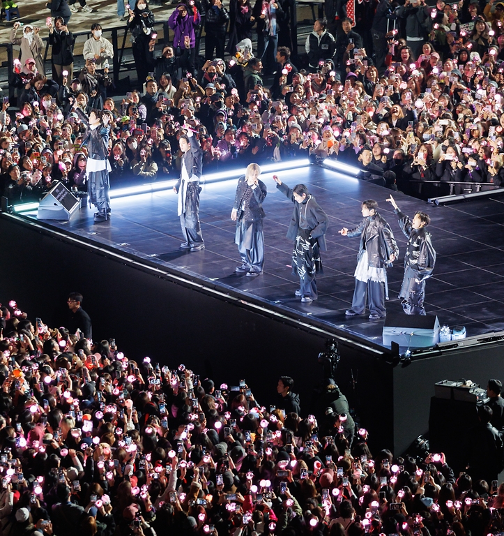 3월 21일 서울 광화문 광장에서 그룹 방탄소년단(BTS)의 정규 5집 '아리랑'(ARIRANG) 발매를 기념해 'BTS 컴백 라이브: 아리랑'(BTS THE COMEBACK LIVE｜ARIRANG) 무료 공연이 진행됐다.