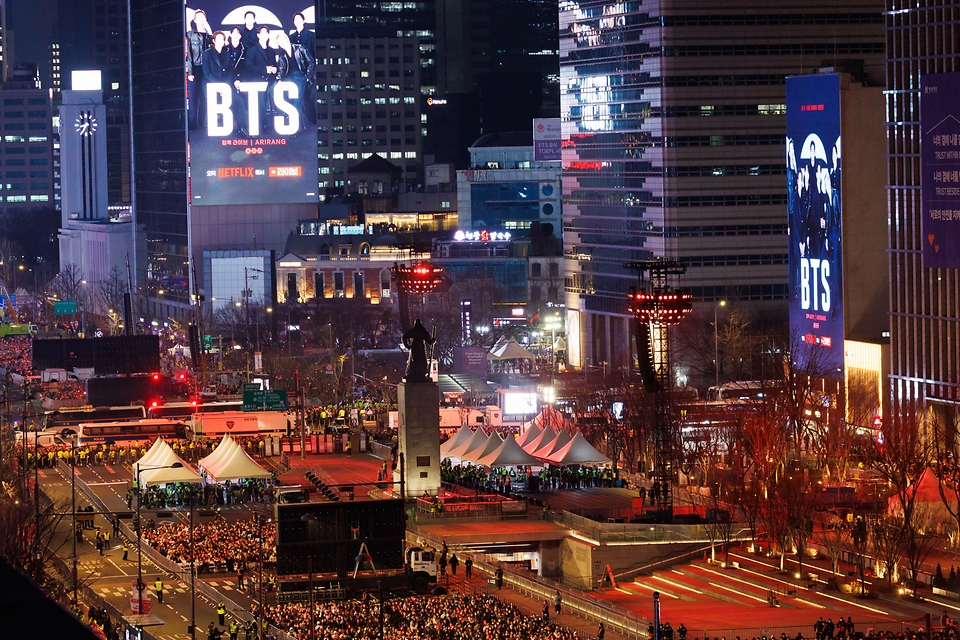 3월 21일 서울 광화문 광장에서 그룹 방탄소년단(BTS)의 정규 5집 '아리랑'(ARIRANG) 발매를 기념해 'BTS 컴백 라이브: 아리랑'(BTS THE COMEBACK LIVE｜ARIRANG) 무료 공연이 진행됐다.