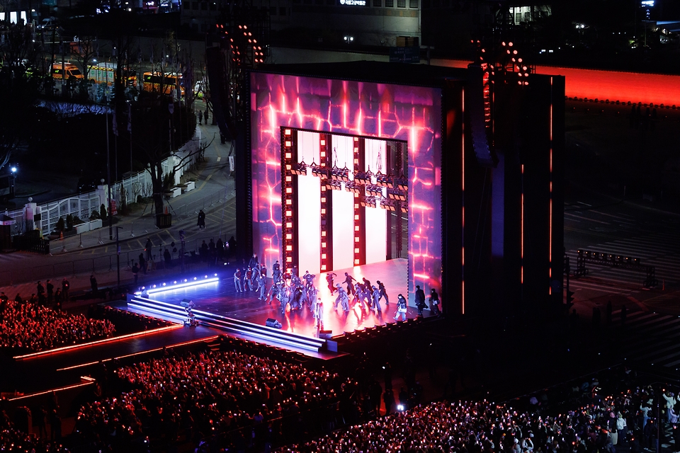 3월 21일 서울 광화문 광장에서 그룹 방탄소년단(BTS)의 정규 5집 '아리랑'(ARIRANG) 발매를 기념해 'BTS 컴백 라이브: 아리랑'(BTS THE COMEBACK LIVE｜ARIRANG) 무료 공연이 진행됐다.