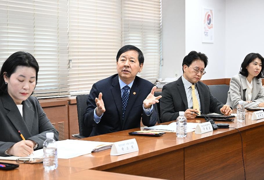 구윤철 부총리 겸 재정경제부 장관이 3월 20일 서울 종로구 정부서울청사에서 열린 '제1차 국제금융기구 전략점검회의'를 주재하고 있다.