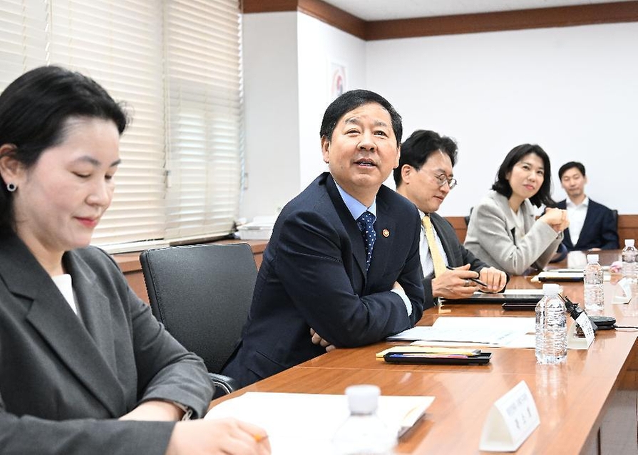 구윤철 부총리 겸 재정경제부 장관이 3월 20일 서울 종로구 정부서울청사에서 열린 '제1차 국제금융기구 전략점검회의'를 주재하고 있다.