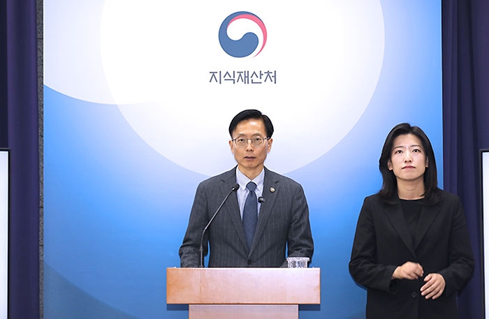 김용선 지식재산처장이 3월 19일 대전 서구 정부대전청사 기자실에서 특허심사 서비스 혁신방안 사전 브리핑을 하고 있다.