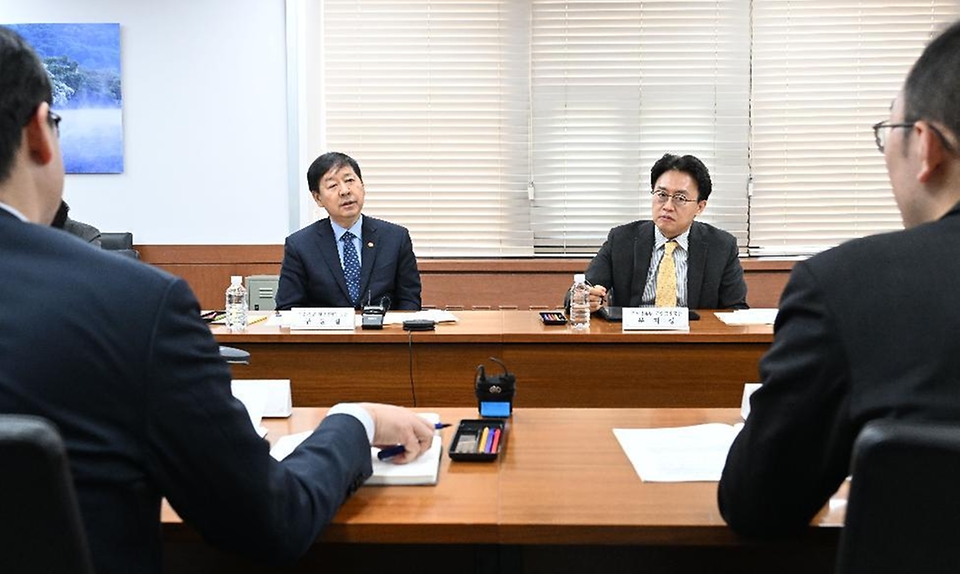 구윤철 부총리 겸 재정경제부 장관이 3월 20일 서울 종로구 정부서울청사에서 열린 '제1차 국제금융기구 전략점검회의'를 주재하고 있다.