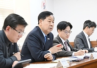 구윤철 부총리 겸 재정경제부 장관이 3월 22일 서울 종로구 정부서울청사에서 중동상황에 따른 고유가 대응 관계장관 간담회를 주재하고 있다.