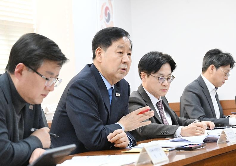 구윤철 부총리 겸 재정경제부 장관이 3월 22일 서울 종로구 정부서울청사에서 중동상황에 따른 고유가 대응 관계장관 간담회를 주재하고 있다.