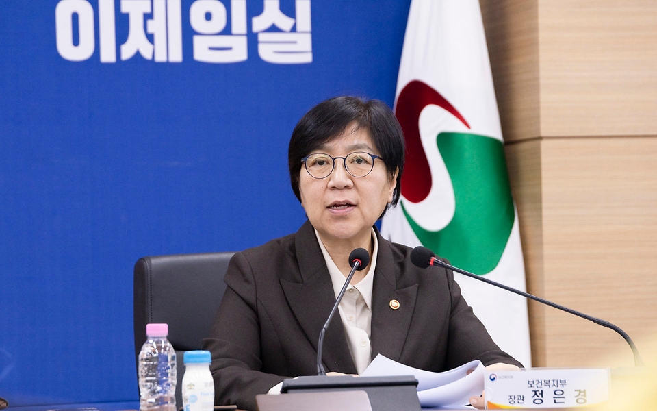 정은경 보건복지부 장관이 3월 21일 전라북도 임실군을 방문해 최근 발생한 일가족 사망사건 경위와 지방자치단체의 조치 현황을 파악하고 가족 돌봄 지원체계 전반에 대해 논의하고 있다.