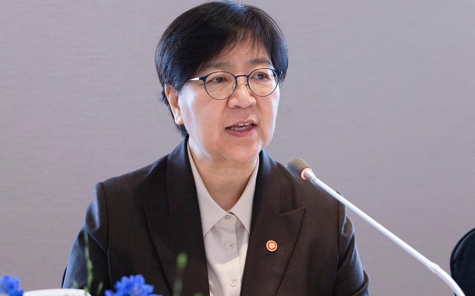 정은경 보건복지부 장관이 3월 20일 서울 중구 롯데호텔에서 친부렝 직찌드수렝 몽골 보건부 장관과 면담하고, 협력 약정 체결 후 기념 촬영하고 있다.