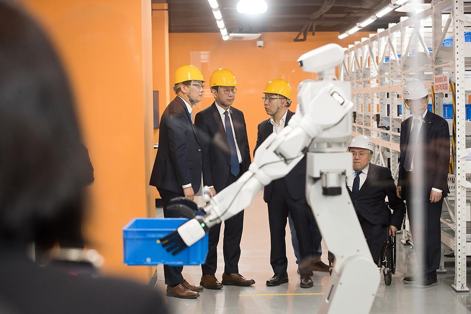 배경훈 부총리 겸 과학기술정보통신부 장관이 3월 23일 대전광역시 유성구 KAIST에서 열린 '피지컬 AI 기업간담회' 에서 발언하고 있다.