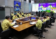 윤호중 행정안전부 장관이 3월 22일 서울 종로구 정부서울청사 서울상황센터에서 대전 대덕구 공장 화재 관련 중앙재난안전대책본부 3차 회의를 주재하고 있다.