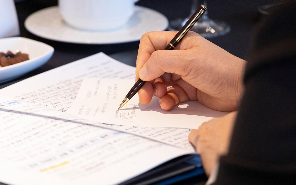 정은경 보건복지부 장관이 3월 20일 서울 중구 롯데호텔에서 친부렝 직찌드수렝 몽골 보건부 장관과 면담하고, 협력 약정 체결 후 기념 촬영하고 있다.