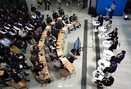 김영훈 고용노동부 장관이 3월 17일 강원도 강릉시 가톨릭관동대학교에서 '청년, 건설의 내일을 짓다'를 주제로 건설업 관계자와 타운홀 미팅을 개최하고 있다.